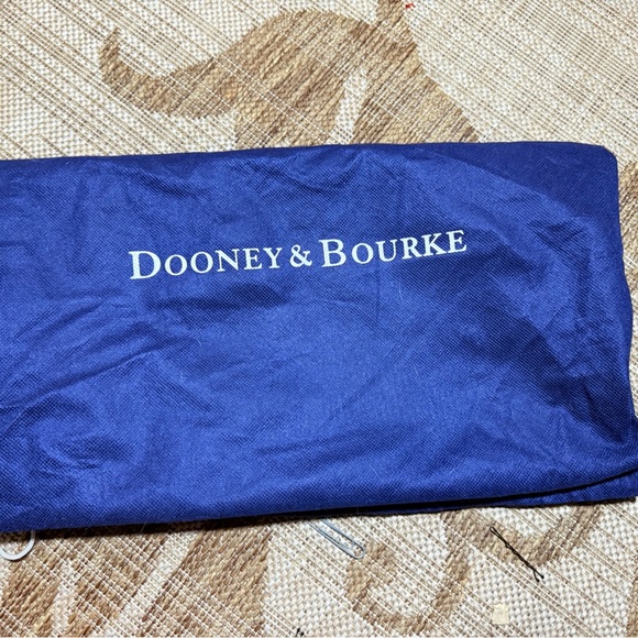 Dooney and Burke bucket shoulder bag! Exc condition!! Black color, med sz purse - Picture 15 of 15